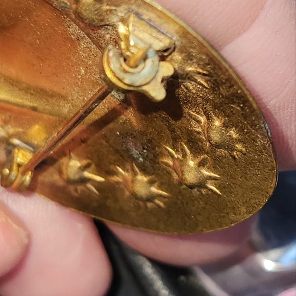 Vintage Gilded Crescent Moon Brooch - Picture 5 of 8